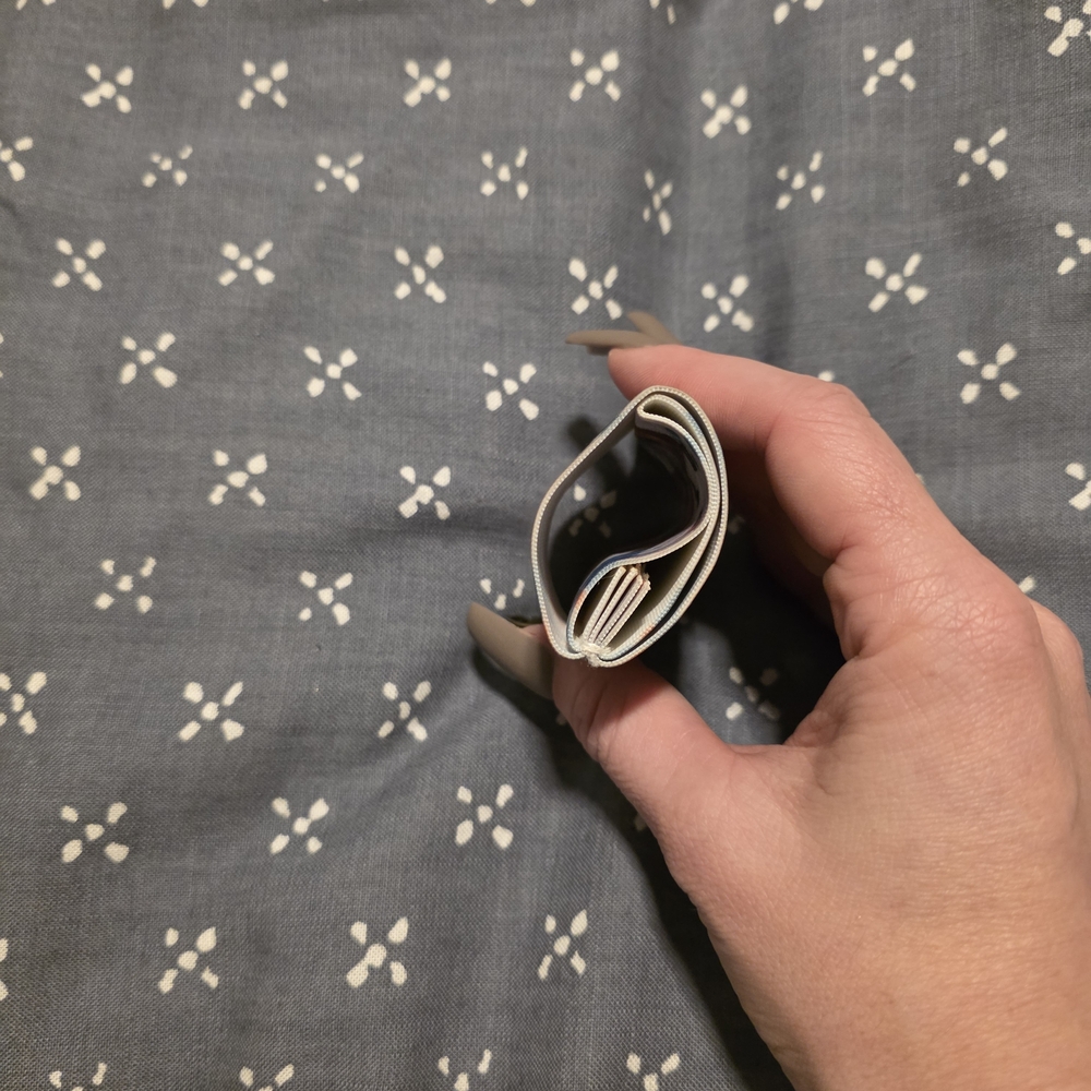 Abstract Pattern Card Holder - Picture 4 of 4